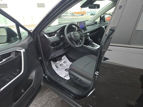 Used 2025 Toyota RAV4 XLE image 9