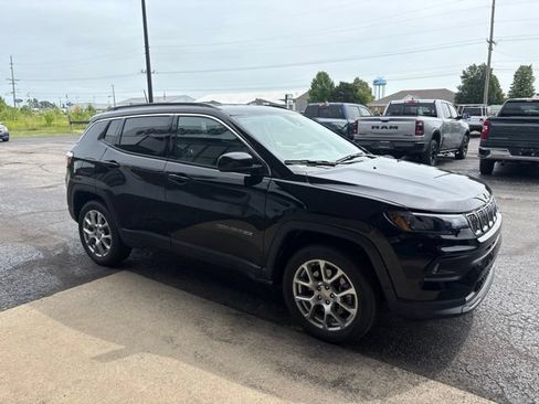 Used 2023 Jeep Compass Latitude AWD/4WD image 7