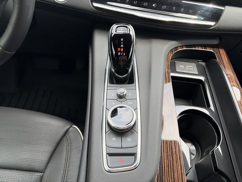 Used 2024 Cadillac Escalade Premium Luxury AWD/4WD image 27