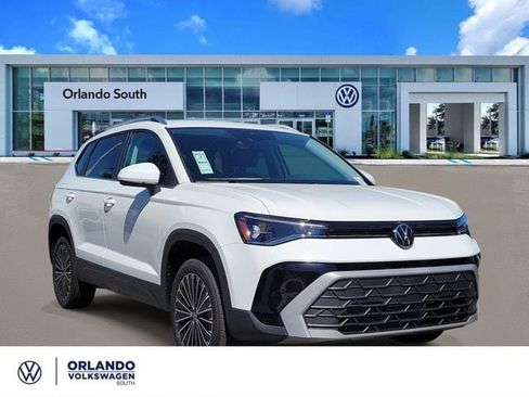 New 2026 Volkswagen Taos SE FWD image 1