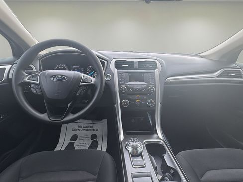 Used 2017 Ford Fusion SE image 9