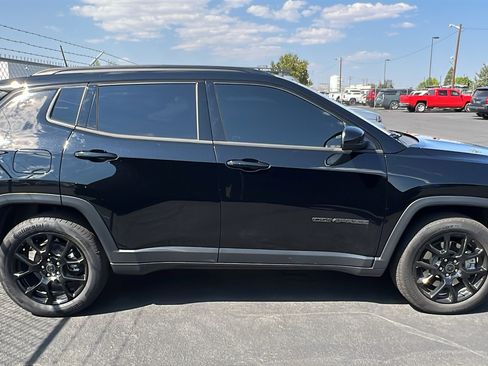 Used 2026 Jeep Compass Latitude AWD/4WD image 3
