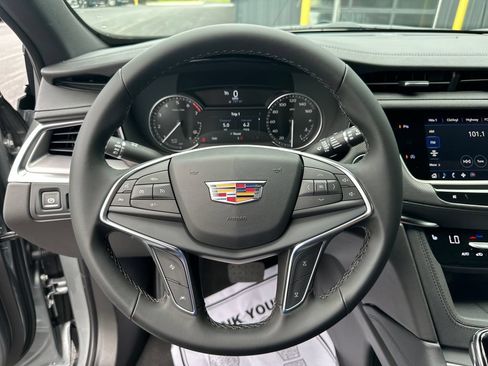 New 2026 Cadillac XT5 Luxury w/ LPO, ONYX Package FWD image 15