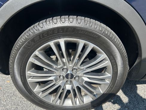 Used 2017 Lincoln MKX Reserve w/ Driver Assistance Package FWD image 23