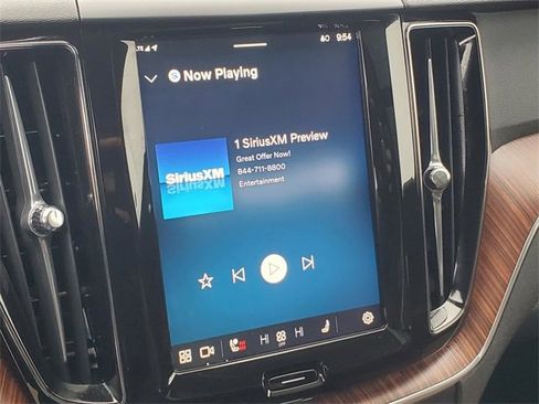 Certified 2025 Volvo XC60 B5 Plus image 21