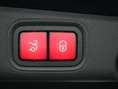 Certified 2018 Mercedes-Benz E 400 4MATIC Sedan image 29