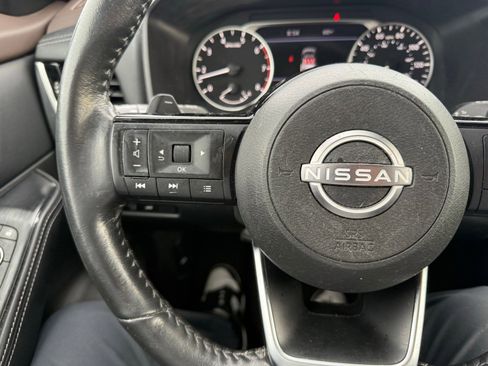 Used 2023 Nissan Rogue SL w/ SL Premium Package image 18