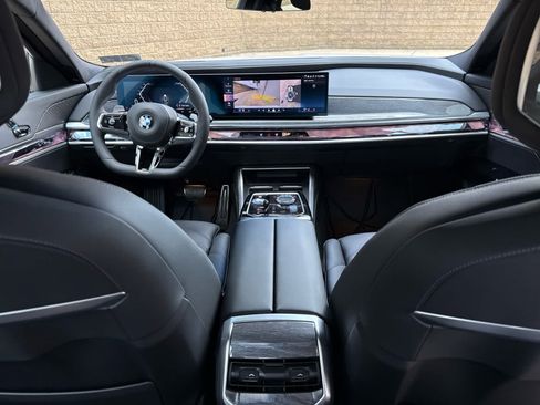 Used 2026 BMW 740i xDrive w/ Premium Package AWD/4WD image 8