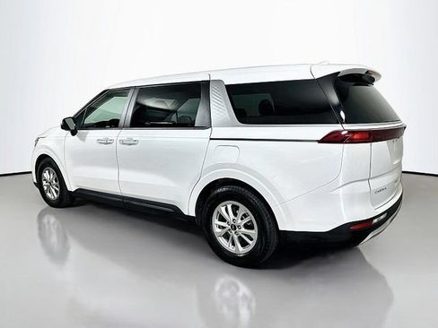 Used 2023 Kia Carnival LX FWD image 5