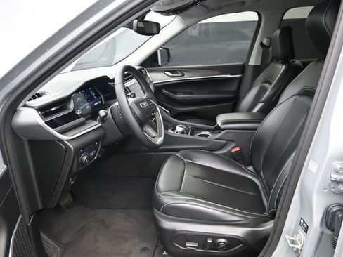 Used 2023 Jeep Grand Cherokee 4WD 4xe image 17