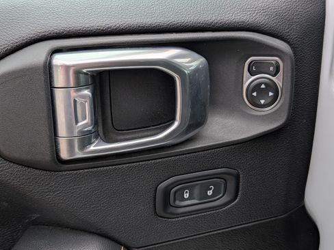 Used 2024 Jeep Wrangler Unlimited Sahara AWD/4WD image 19