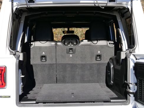 Used 2021 Jeep Wrangler Unlimited Sahara image 33