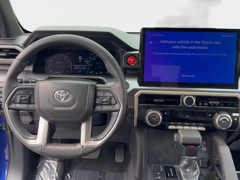 Certified 2025 Toyota Tacoma TRD Off-Road AWD/4WD image 13