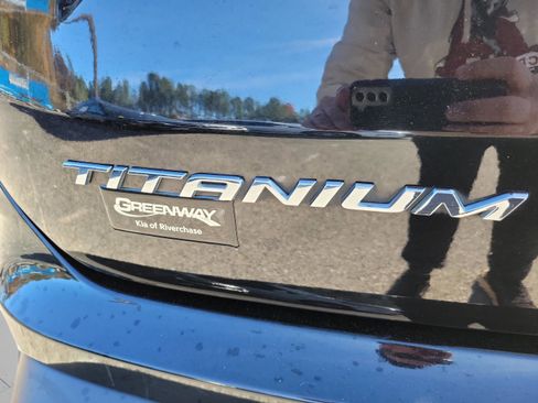 Used 2024 Ford Edge Titanium image 10