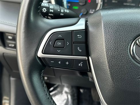 Used 2023 Toyota Highlander XLE image 26