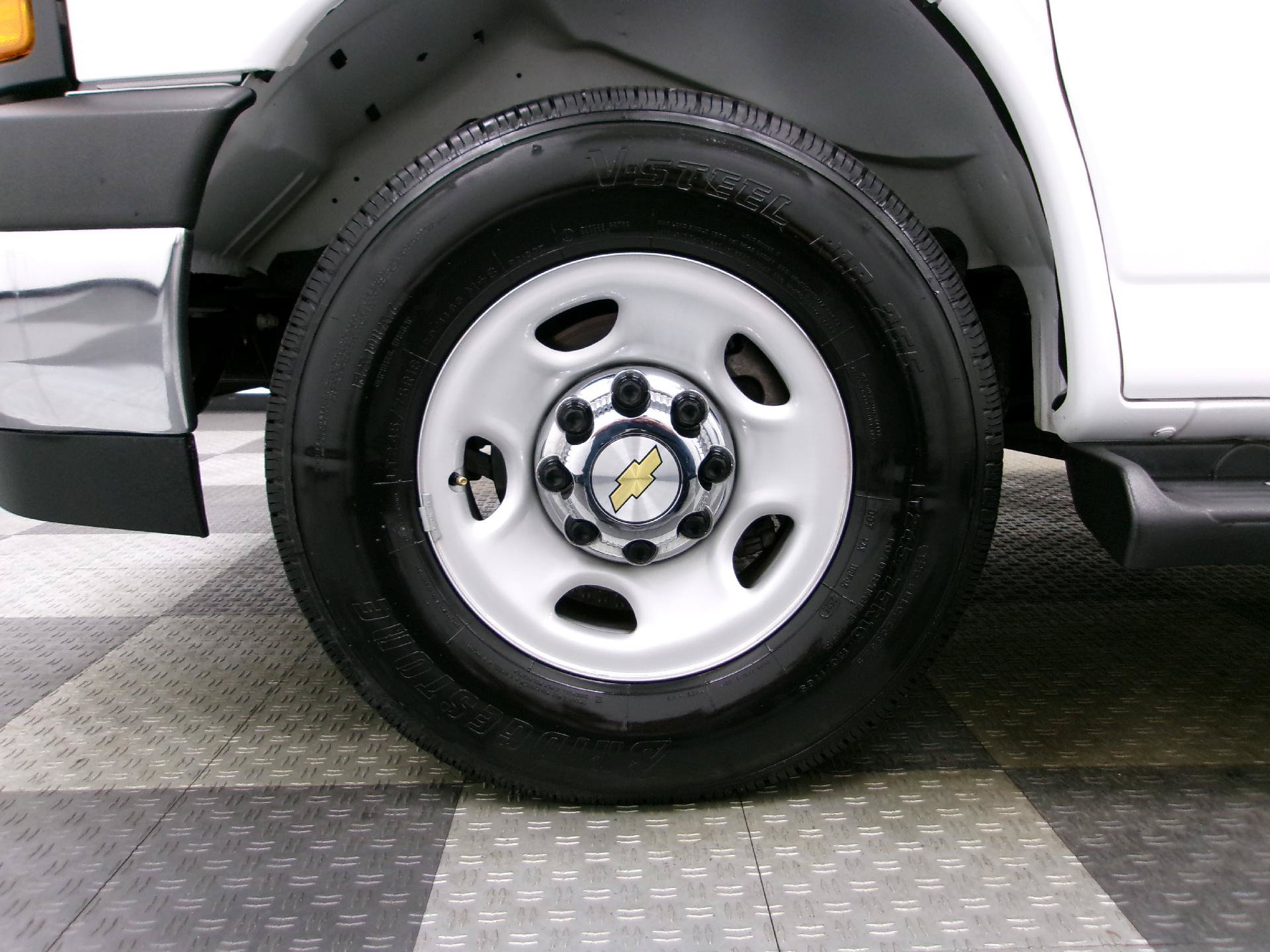Used 2025 Chevrolet Express 3500 LT w/ LT Preferred Equipment Group RWD image 15