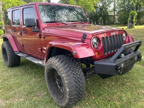 Used 2012 Jeep Wrangler Unlimited Sahara w/ Connectivity Group AWD/4WD image 2