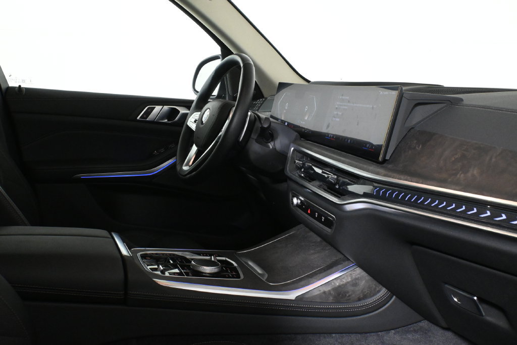 Certified 2025 BMW X7 xDrive40i w/ Premium Package AWD/4WD image 8
