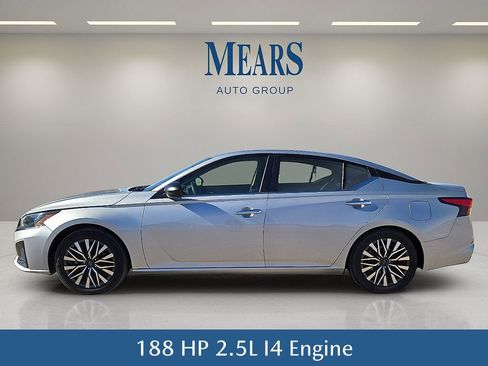 Used 2024 Nissan Altima 2.5 SV image 3
