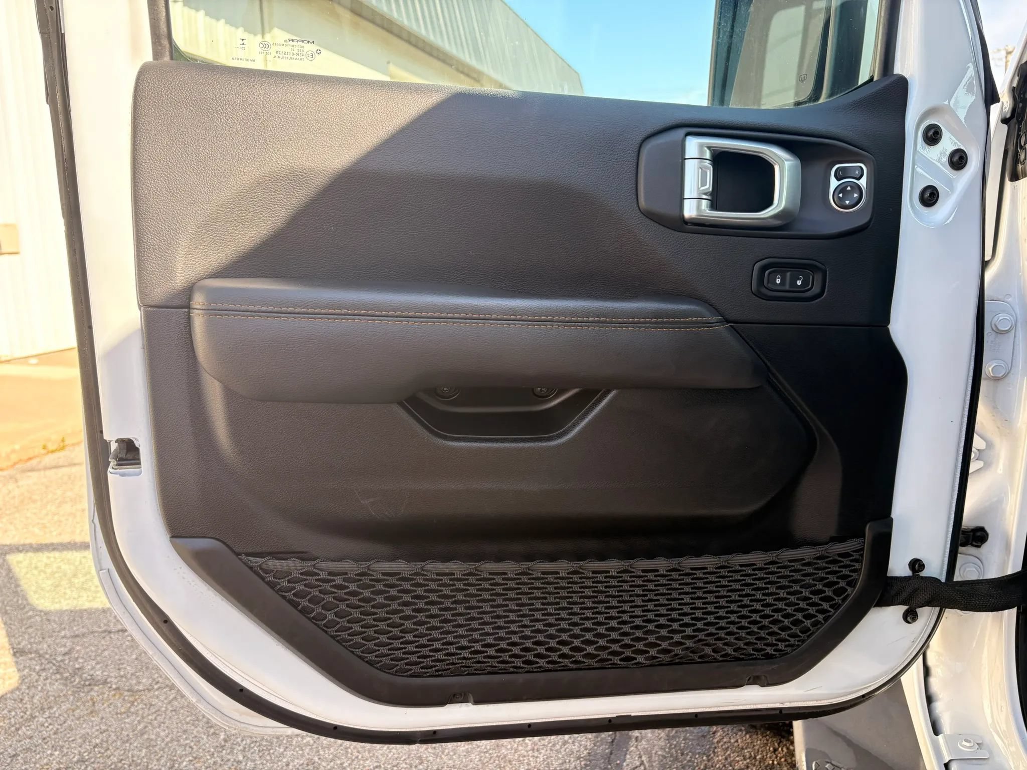 Used 2023 Jeep Gladiator Overland AWD/4WD image 15