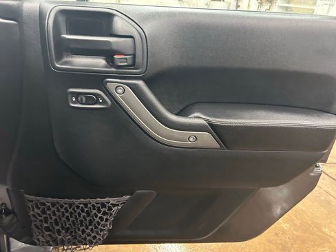 Used 2017 Jeep Wrangler Unlimited Sport AWD/4WD image 31