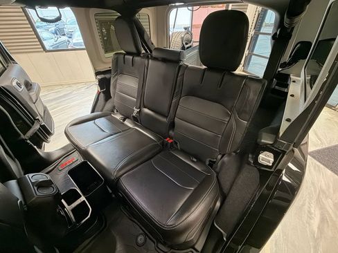 Used 2022 Jeep Wrangler Unlimited Sahara w/ Cold Weather Group AWD/4WD image 6