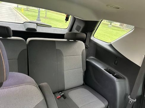 Used 2020 Chevrolet Traverse LT FWD image 23