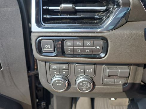 Used 2025 GMC Yukon XL Denali w/ Denali Reserve Package AWD/4WD image 28