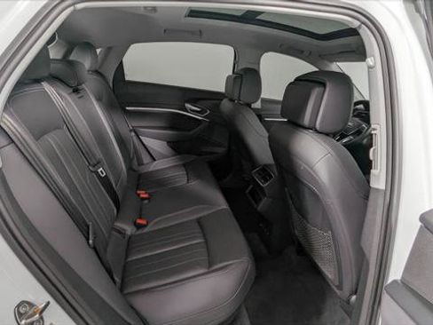 Used 2022 Audi e-tron Premium Plus w/ Premium Plus Package image 21