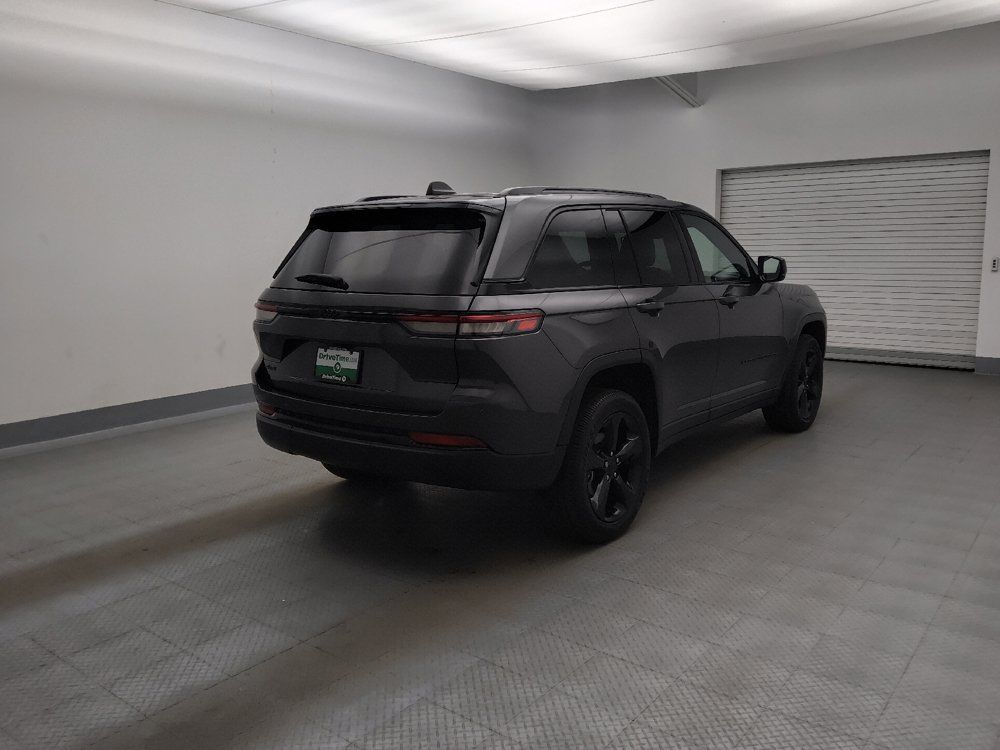 Used 2023 Jeep Grand Cherokee Altitude AWD/4WD image 9