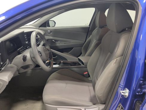 Used 2025 Hyundai Elantra SE FWD image 17