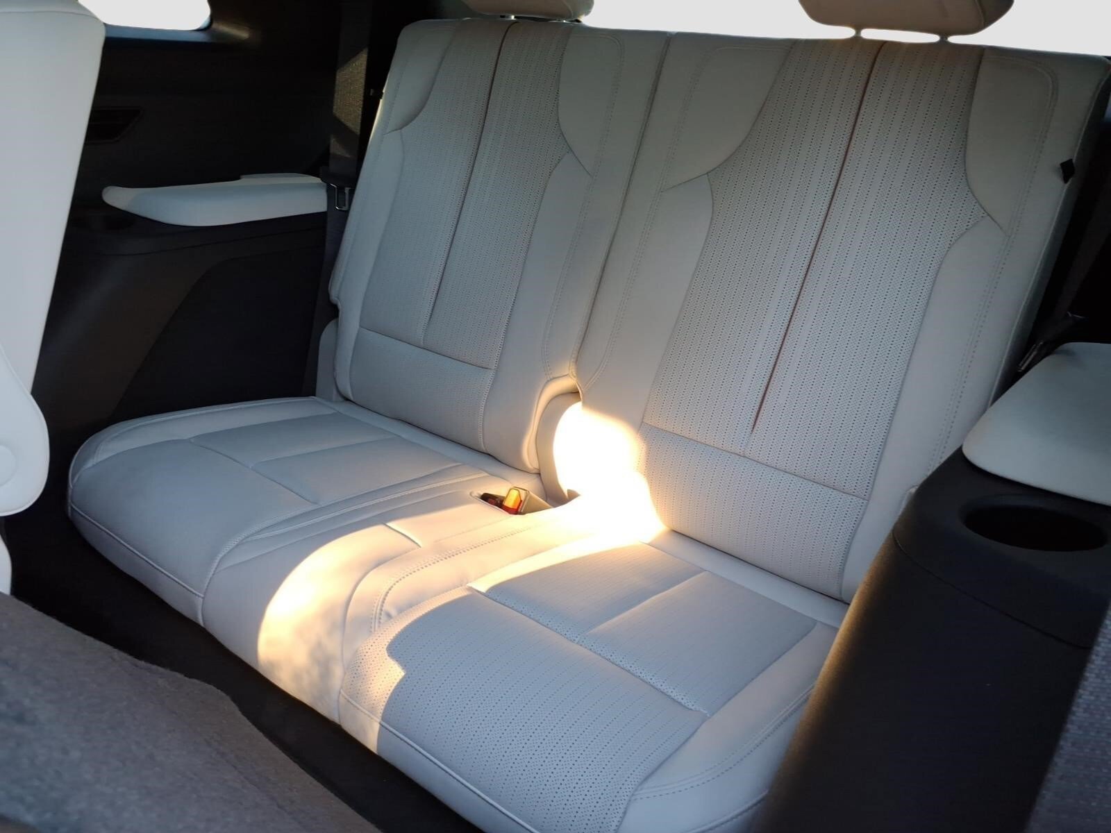 New 2027 Cadillac Vistiq Sport w/ LPO, Floor Liner Package AWD/4WD image 11