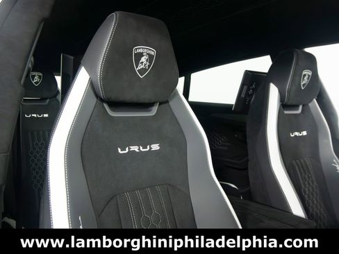 Used 2023 Lamborghini Urus Performante AWD/4WD image 43
