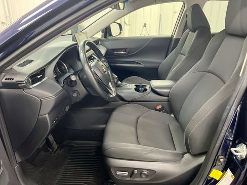 Used 2022 Toyota Venza LE AWD/4WD image 19