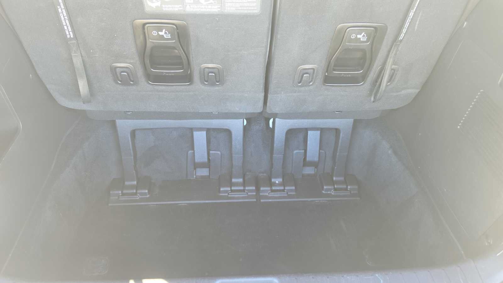 Used 2025 Kia Carnival FWD image 20