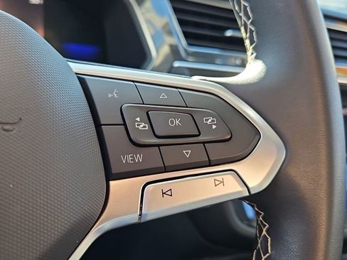 Used 2023 Volkswagen Tiguan SE w/ Panoramic Sunroof Package image 27