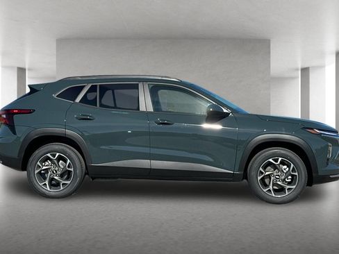 Used 2026 Chevrolet Trax LT w/ Driver Confidence Package FWD image 3