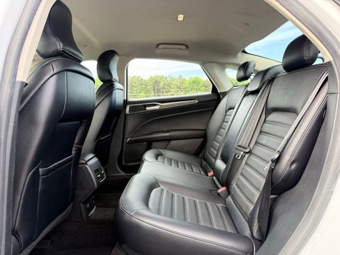 Used 2018 Ford Fusion SE w/ Equipment Group 602A FWD image 15