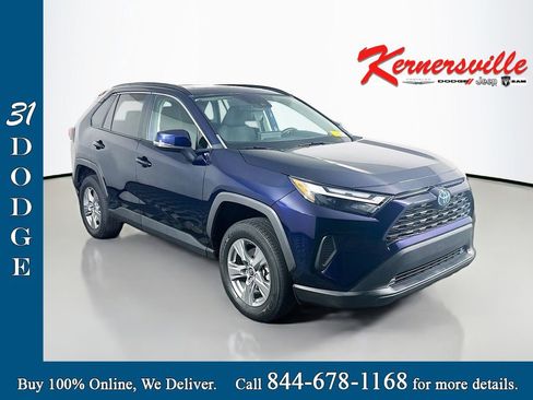 Used 2022 Toyota RAV4 XLE w/ Convenience Package image 1