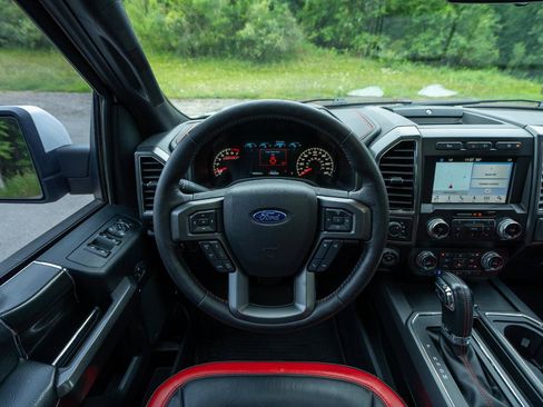 Used 2019 Ford F150 Lariat w/ Equipment Group 502A Luxury AWD/4WD image 13