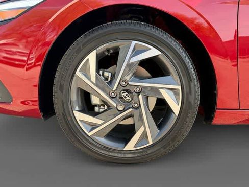 Certified 2025 Hyundai Elantra SEL image 9