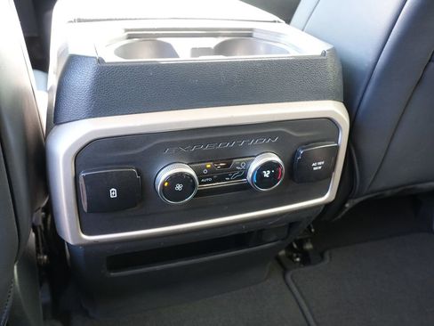 Used 2024 Ford Expedition Max XLT image 27