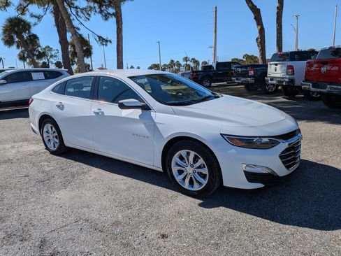 Used 2024 Chevrolet Malibu LT image 2
