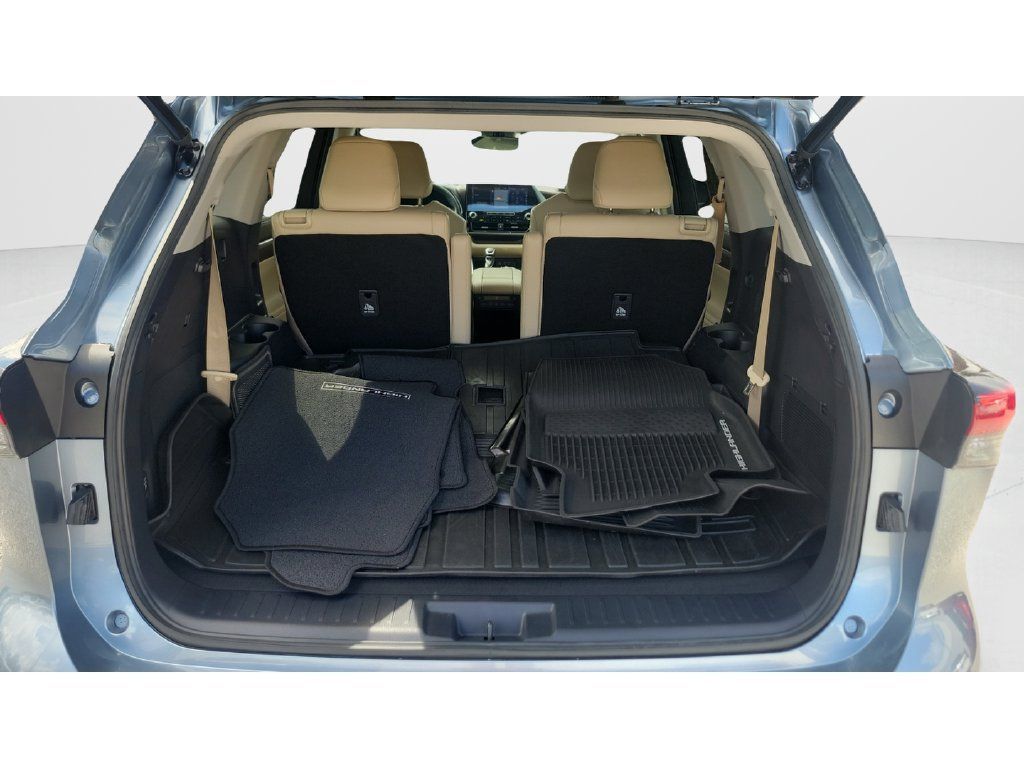 Certified 2022 Toyota Highlander Platinum AWD/4WD image 9