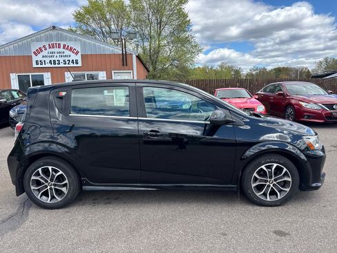 Used 2017 Chevrolet Sonic LT w/ Convenience Package FWD image 4