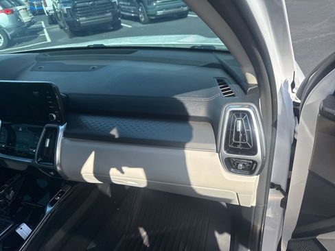 Used 2022 Kia Sorento SX FWD image 16