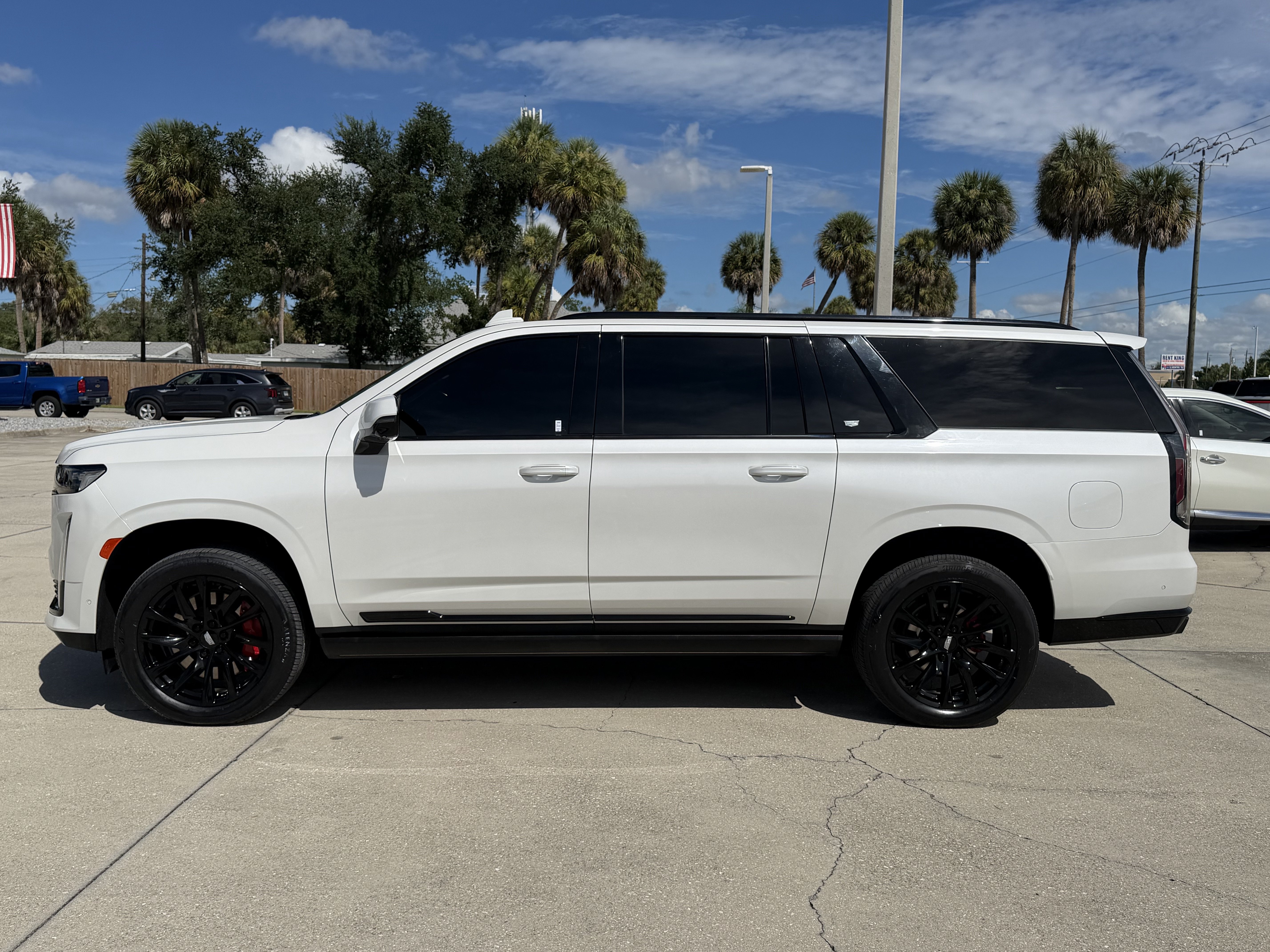 Certified 2022 Cadillac Escalade ESV Sport Platinum w/ LPO, ONYX Package AWD/4WD image 6