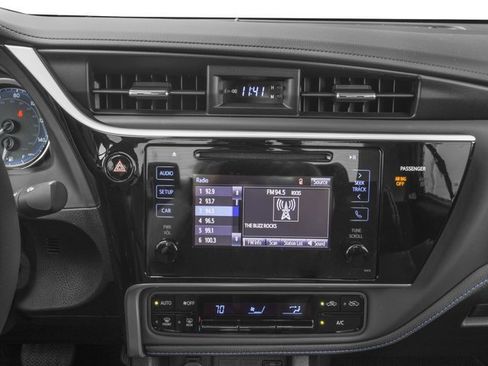 Used 2017 Toyota Corolla SE w/ SE Premium Package FWD image 10