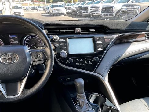Used 2020 Toyota Camry LE FWD image 15