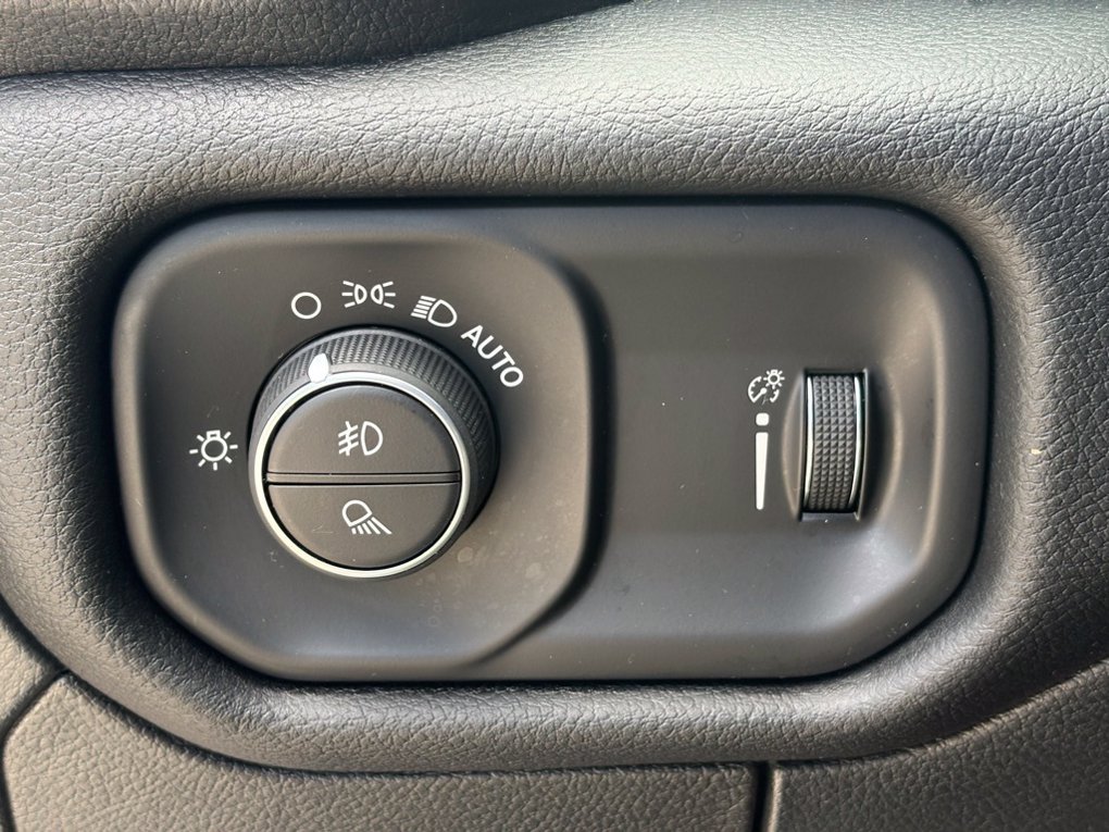 Used 2022 RAM 1500 Big Horn RWD image 42